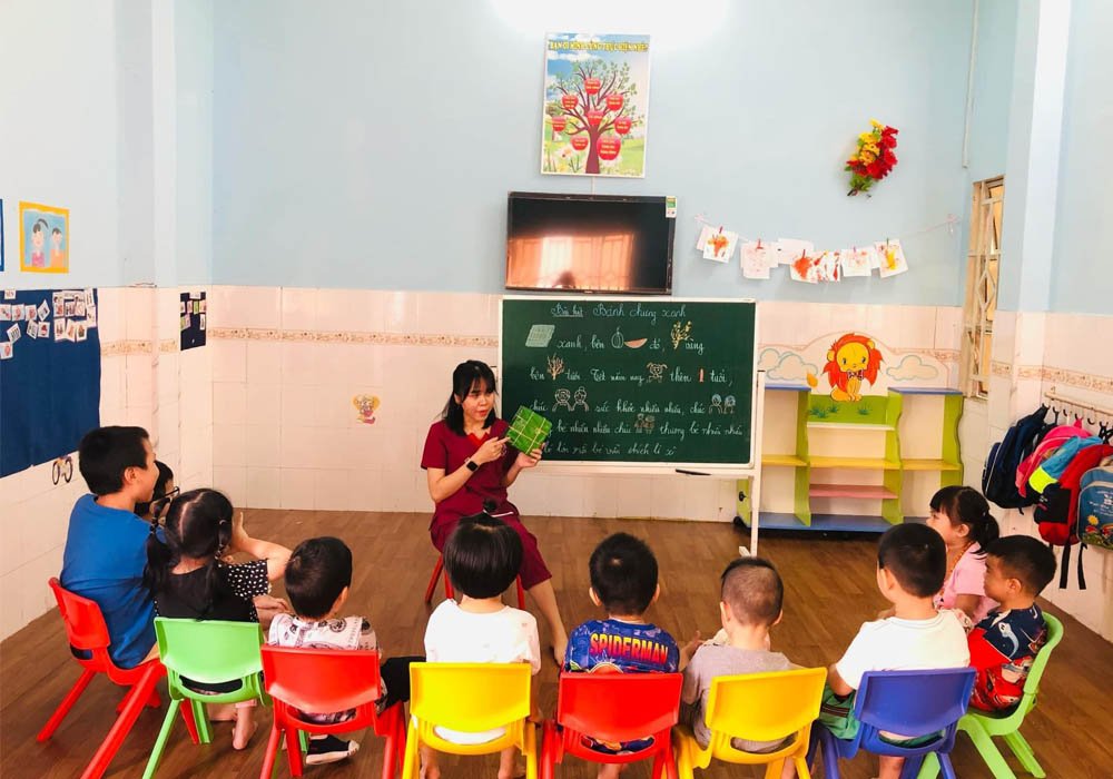 Be-hoc-ve-Banh-trung-ngay-tet